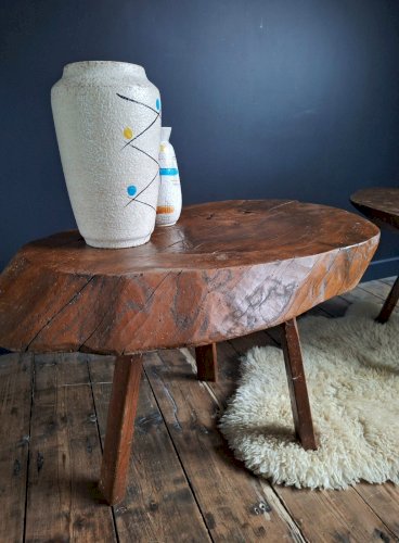 Tables basses tripode brutaliste, meubles vintage