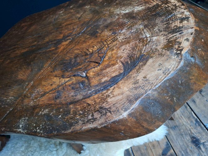 Tables basses tripode brutaliste, meubles vintage