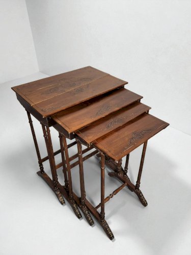 Tables gigognes 1900