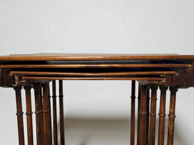 Tables gigognes 1900