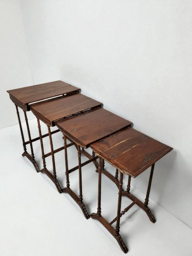 Tables gigognes 1900