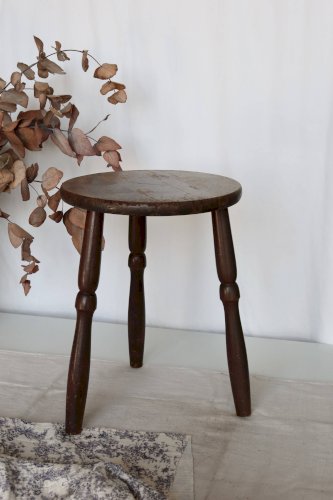 Tabouret ancien tripode en bois tourné