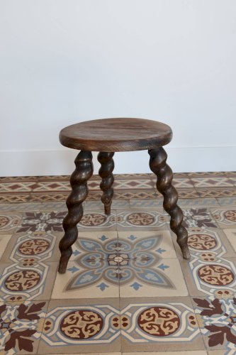 Tabouret ancien tripode en bois tourné