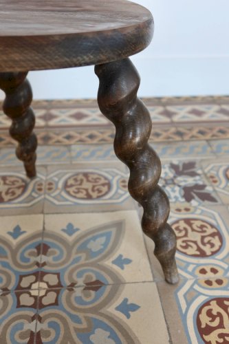 Tabouret ancien tripode en bois tourné