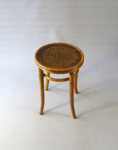 Tabouret bas en bois-courbé de style Thonet, vers 1920 "assise à coquille"