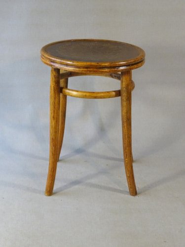 Tabouret bas en bois-courbé de style Thonet, vers 1920 "assise à coquille"
