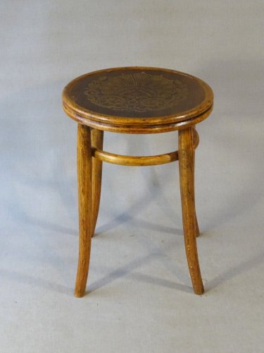 Tabouret bas en bois-courbé de style Thonet, vers 1920 "assise à coquille"