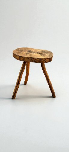 Tabouret brutaliste en bois