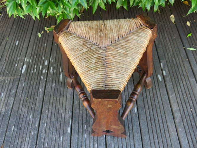 TABOURET DE FERME TRIANGULAIRE TRIPODE BOIS ET PAILLE ANNEES 50 60 VINTAGE