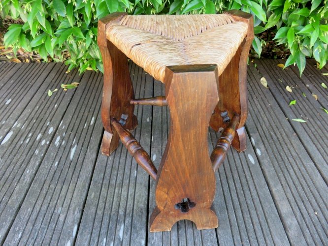 TABOURET DE FERME TRIANGULAIRE TRIPODE BOIS ET PAILLE ANNEES 50 60 VINTAGE