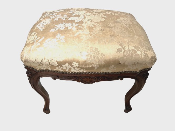 Tabouret de style Louis XV en noyer massif XX siècle