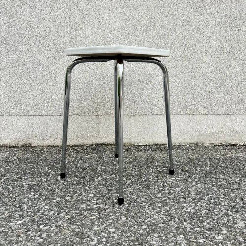Tabouret en formica blanc