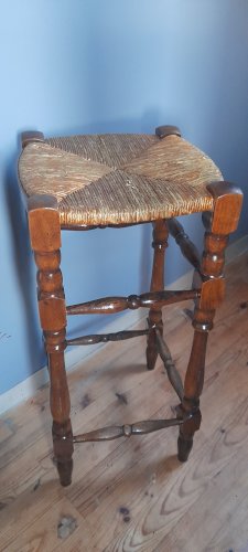tabouret haut, bois tourné massif et assise paillée, rustique/campagnard - vers 1930