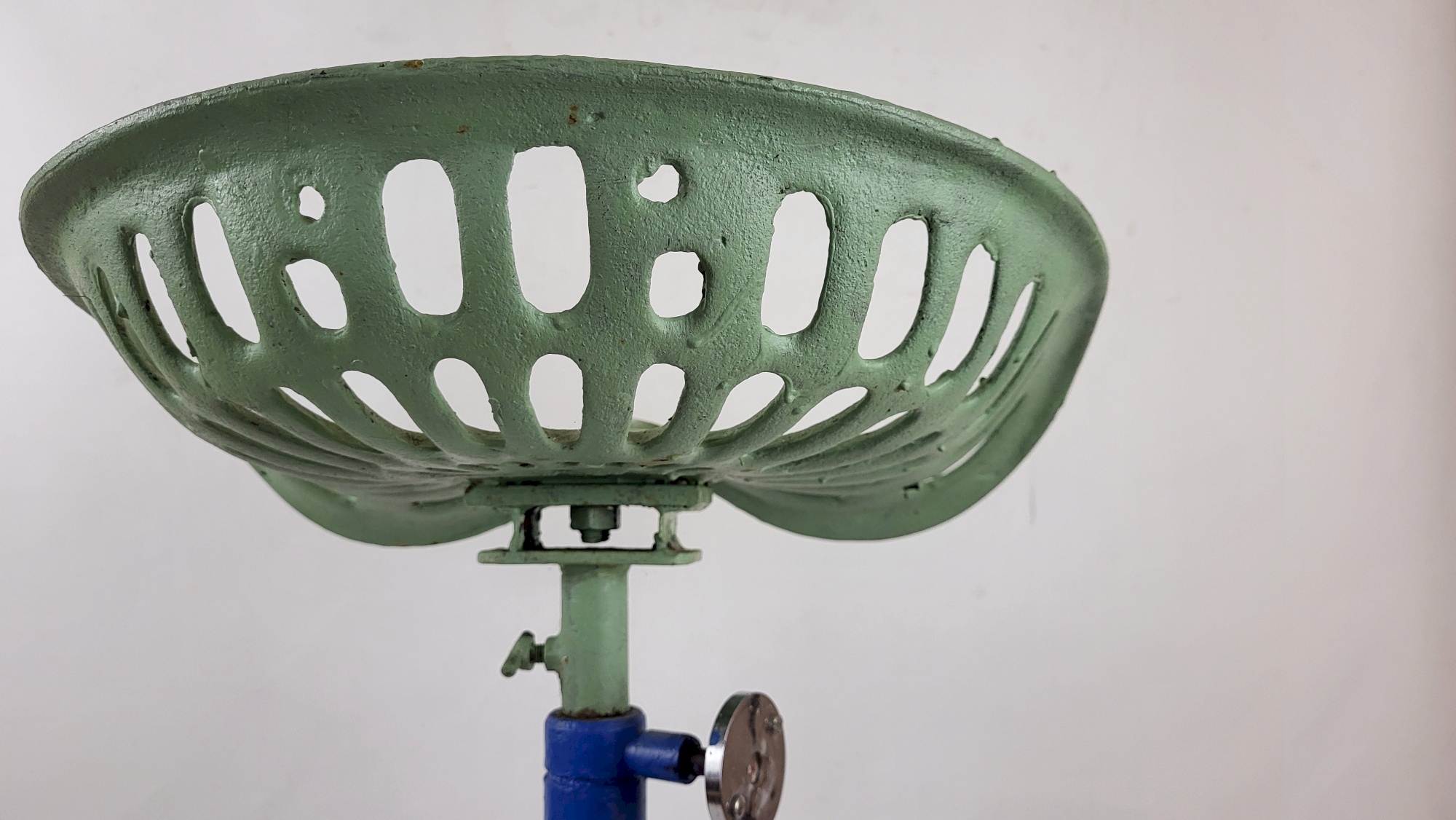 Tabouret haut d'atelier en acier | Coucou Retro