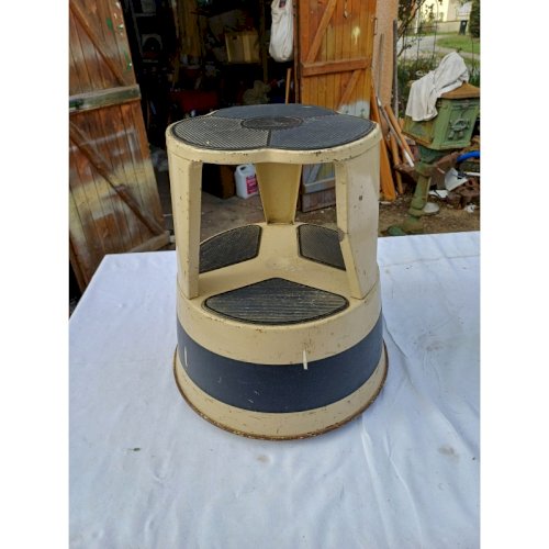 Tabouret Industriel Fer et Gomme Kik Step