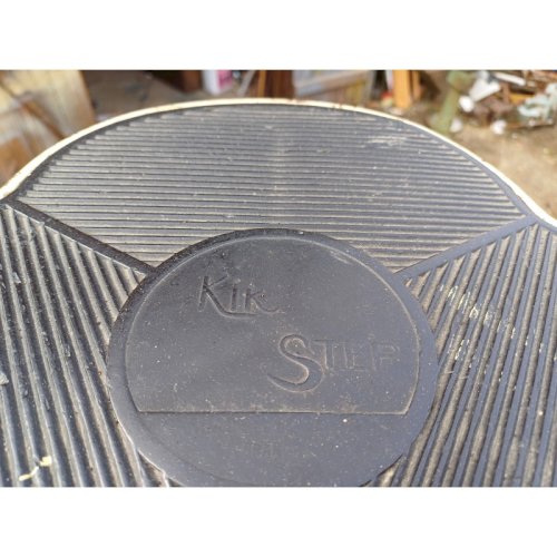 Tabouret Industriel Fer et Gomme Kik Step