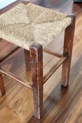 Tabouret rustique ancien en bois et paille