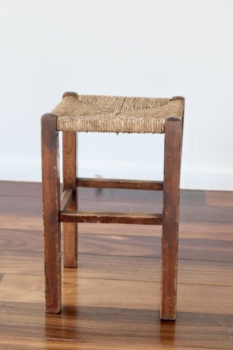 Tabouret rustique ancien en bois et paille