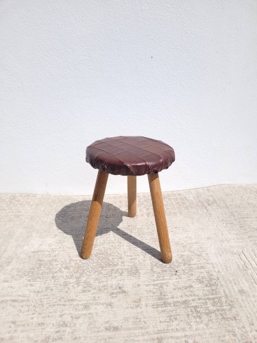 Tabouret tripode garni cuir