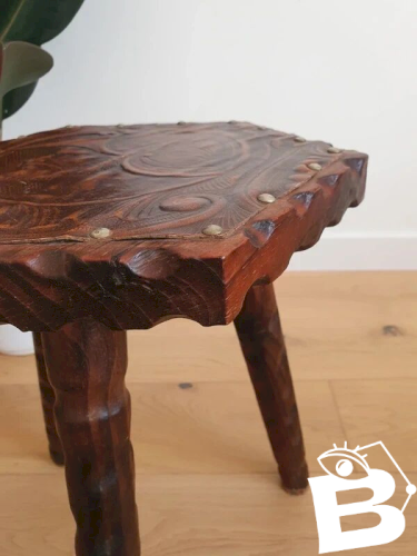 Tabouret tripode vintage brutaliste