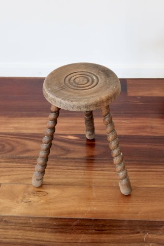Tabouret tripode vintage en bois tourné rustique