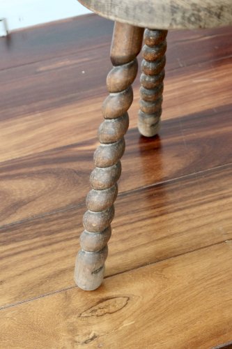 Tabouret tripode vintage en bois tourné rustique