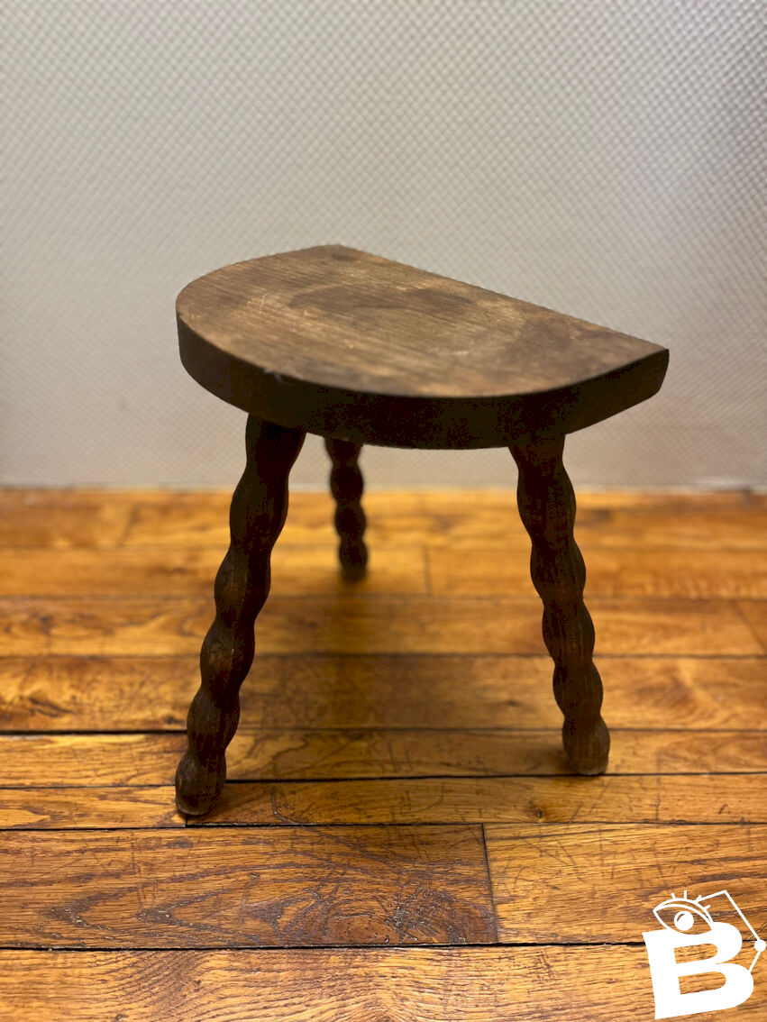 Tabouret Tripode Vintage En Bois - Art Populaire - Hauteur 37 Cm - Marron
