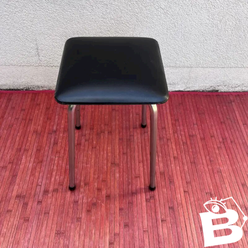 Tabouret vintage en skaï noir