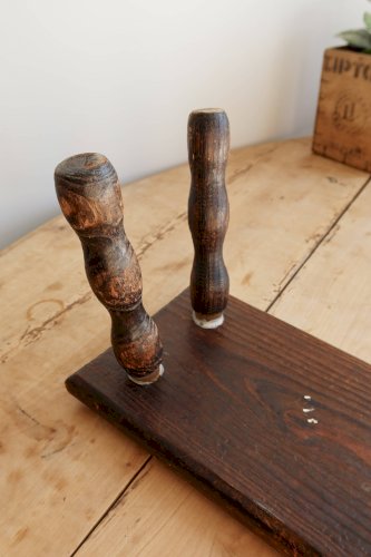 Tabouret vintage rectangulaire bois foncé et pieds tournés