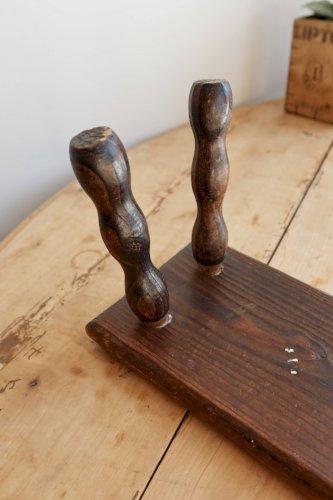 Tabouret vintage rectangulaire bois foncé et pieds tournés