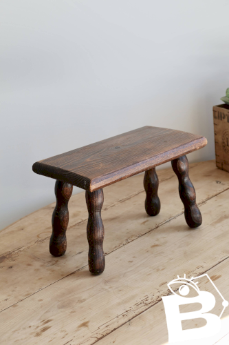 Tabouret vintage rectangulaire bois foncé et pieds tournés