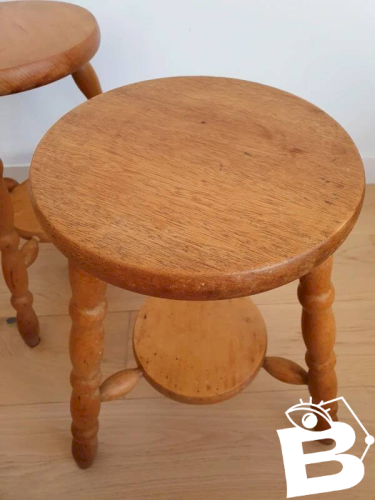 Tabourets tripodes vintage