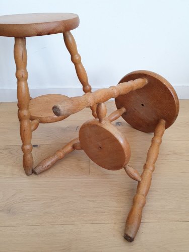 Tabourets tripodes vintage