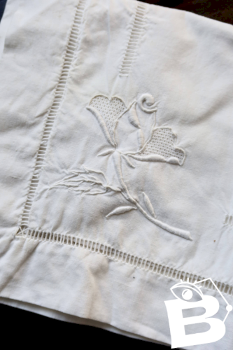 Taie d’oreiller ancienne brodée