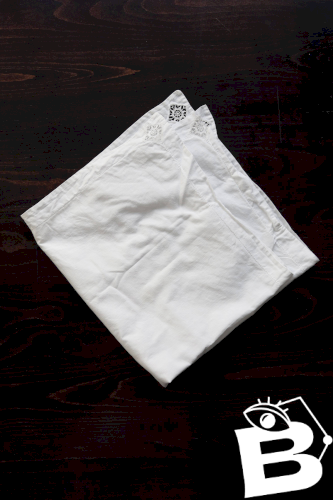 Taie d’oreiller ancienne en coton blanc - Broderies