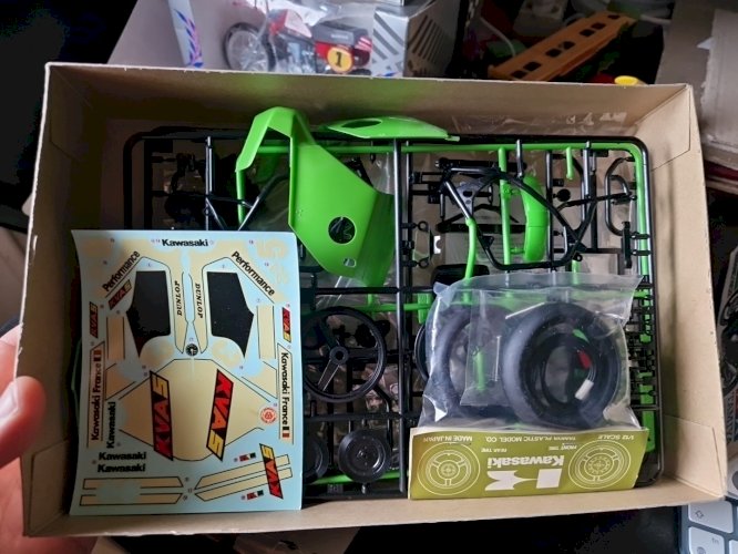 Tamiya 1/12 Kawasaki Kr1000F Durability Racer non assemblée fabriquée au Japon