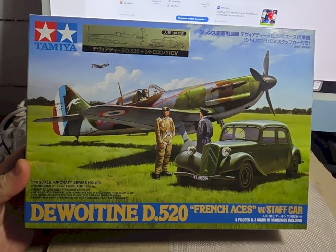 tamiya maquettes diorama Dewoitine D 520 (French aces)+ staff car et figurines
