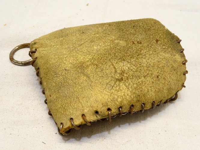 -TAMPON A BRUNIR COTTES DE MAILLE SUR CUIR TAMPON DE BRUNISSAGE MILITARIA WW1