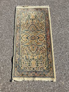 tapis persan 64cm par 133cm