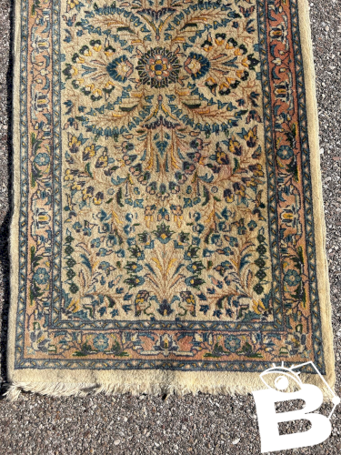 tapis persan 64cm par 133cm