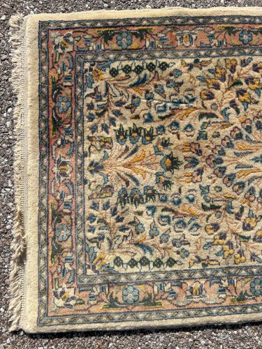 tapis persan 64cm par 133cm