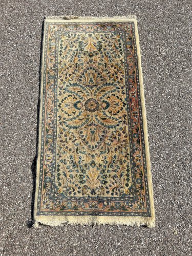 tapis persan 64cm par 133cm