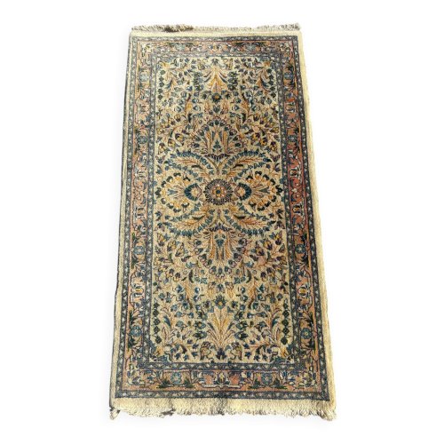 tapis persan 64cm par 133cm