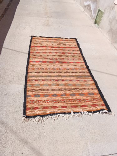 Tapis vintage tissé a la main 