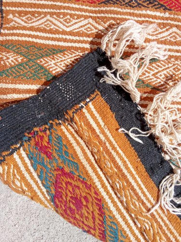 Tapis vintage tissé a la main 