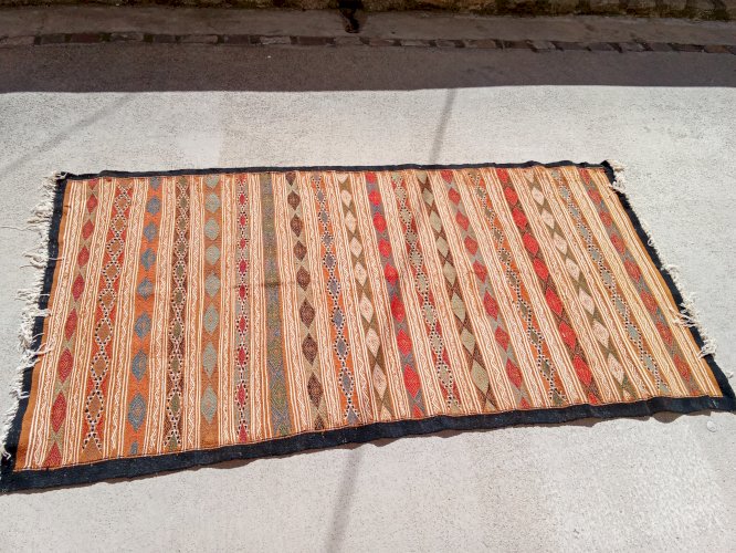 Tapis vintage tissé a la main 
