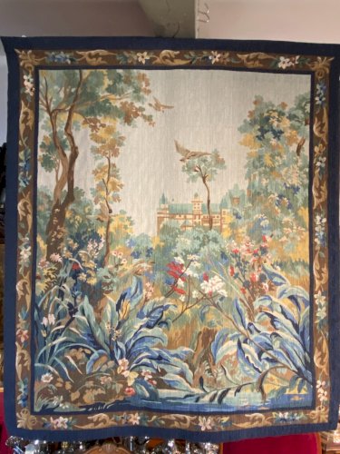 Tapisserie style verdure XVIIIe au château Robert Four Aubusson titrée l'été