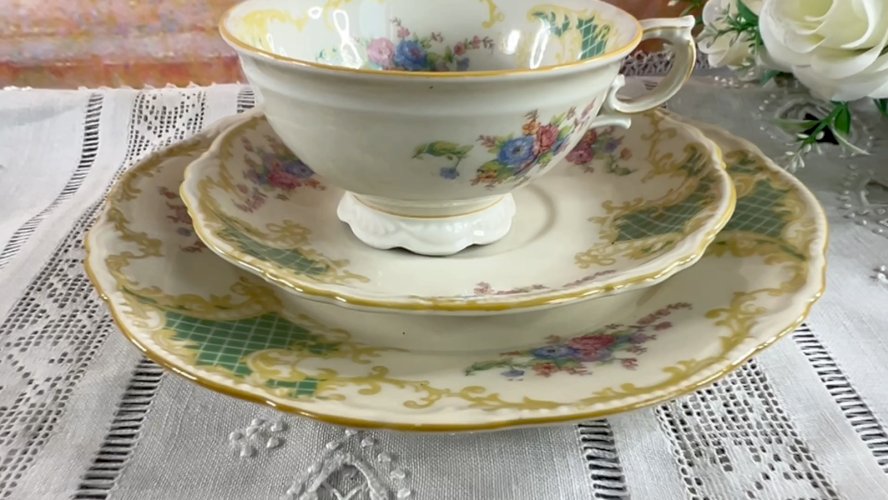Tasse + 2 assiettes porcelaine Bavière décor fleuri vert or rococo vintage