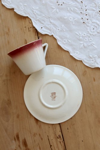 Tasse à café ancienne Longchamp terre de fer avec sous-tasse