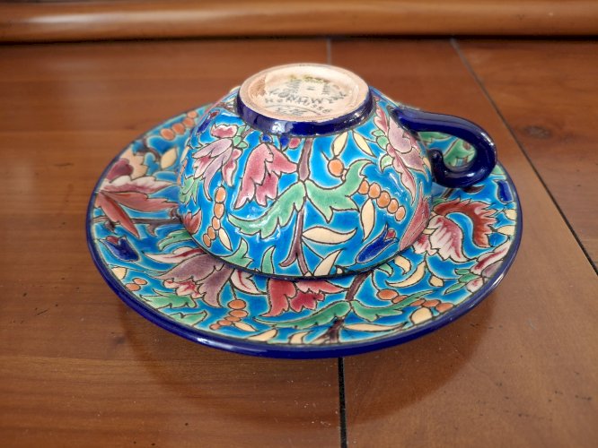 Tasse à café et sa soucoupe en émaux de Longwy